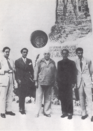 Con Salvador Dalí y otros